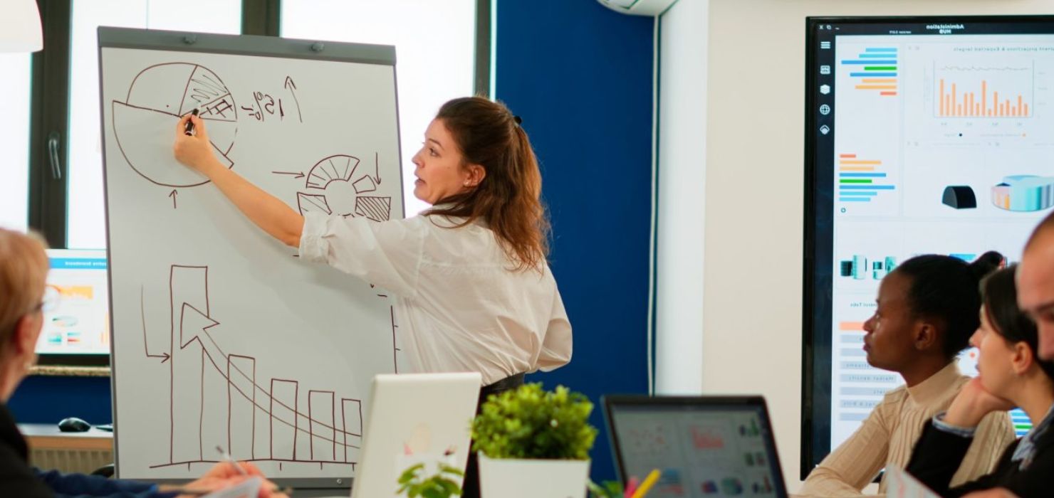 Tout savoir sur le métier d’acheteur : missions, études, salaire