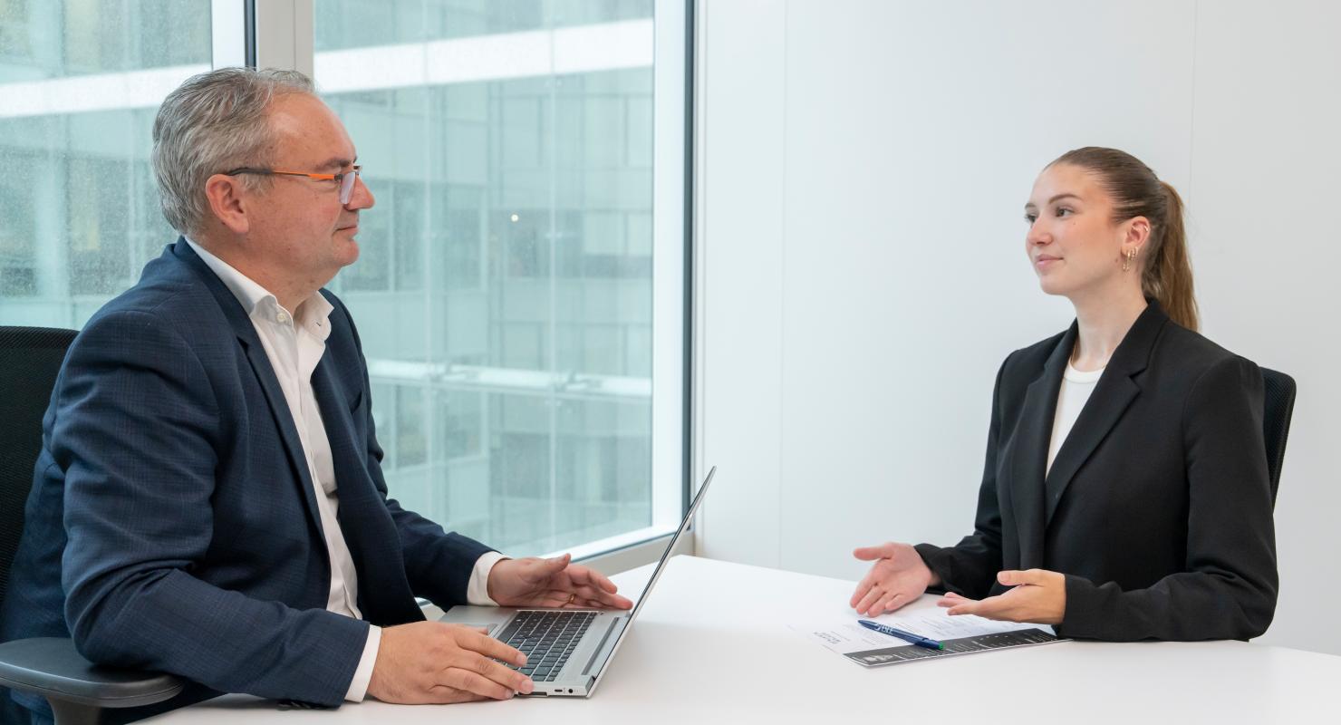 Le métier d’acheteur : quels sont ses missions, ses études et son salaire ?