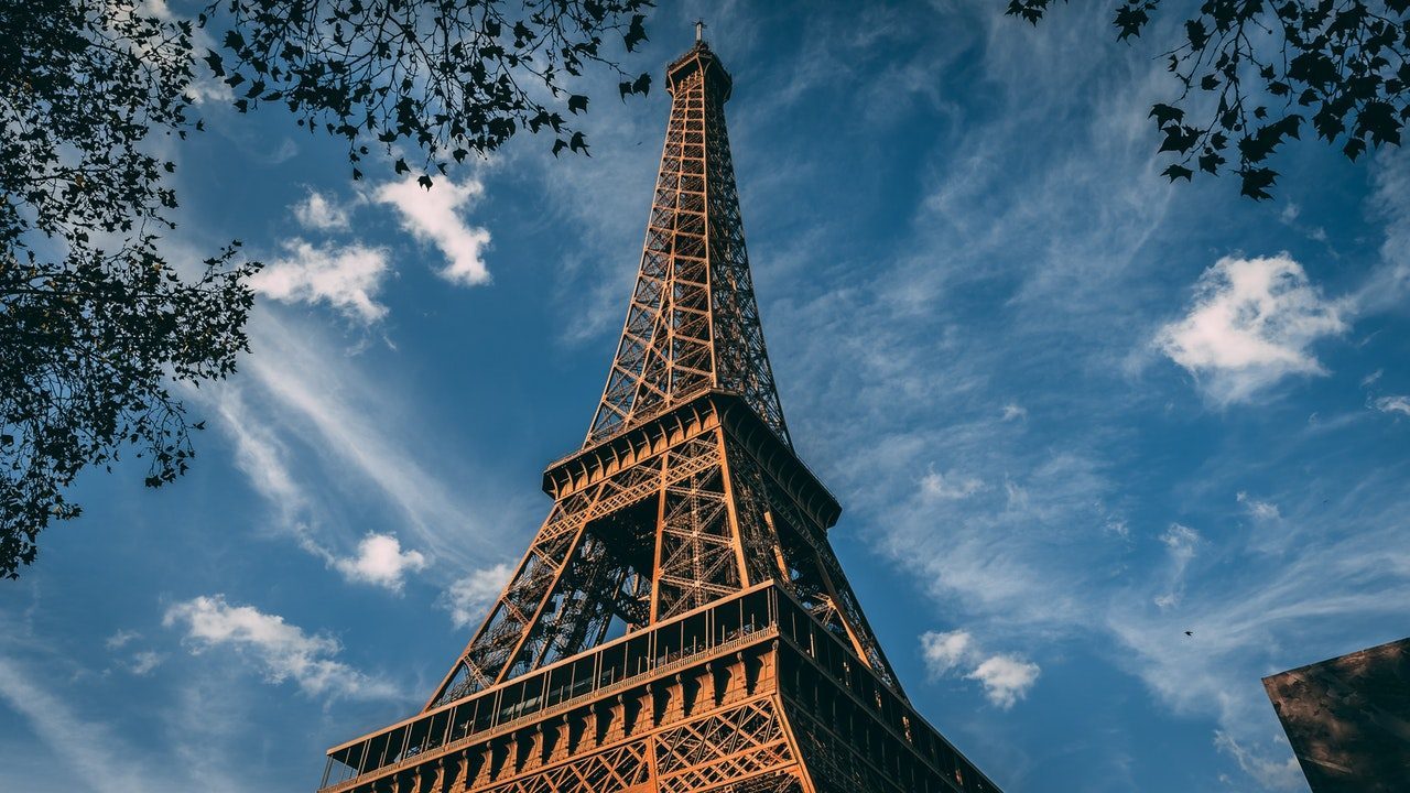 À Paris, L'ESCE est une école internationale permettant de se former aux métiers du marketing du luxe.